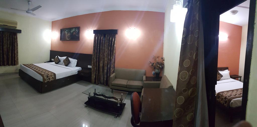 Green Villa Bed & Breakfast New Delhi Bagian luar foto