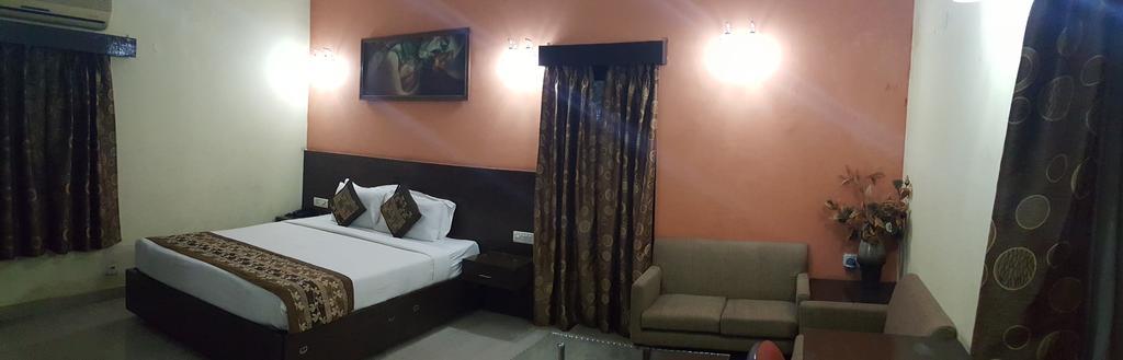Green Villa Bed & Breakfast New Delhi Bagian luar foto