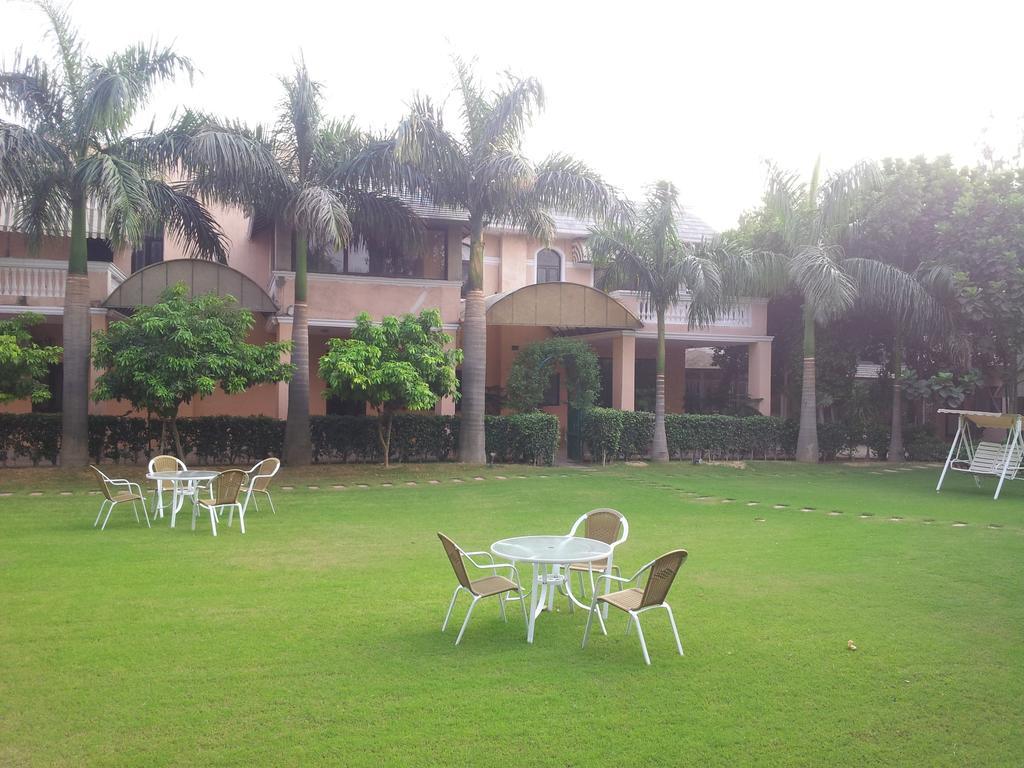 Green Villa Bed & Breakfast New Delhi Bagian luar foto